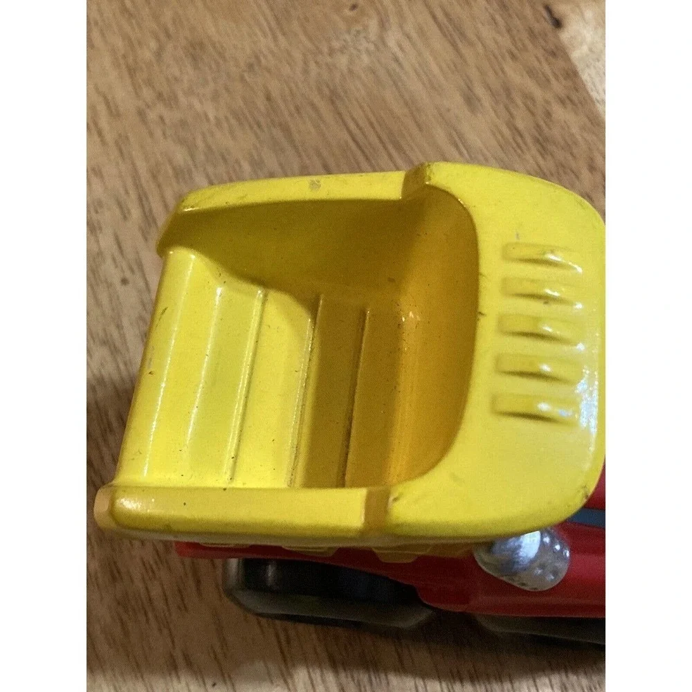 Hasbro Chuck and Friends Plastic Chuck the‎ Dump Truck Construction 2010